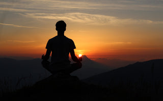 Meditazione per dormire: consigli e vantaggi per un sonno riposante